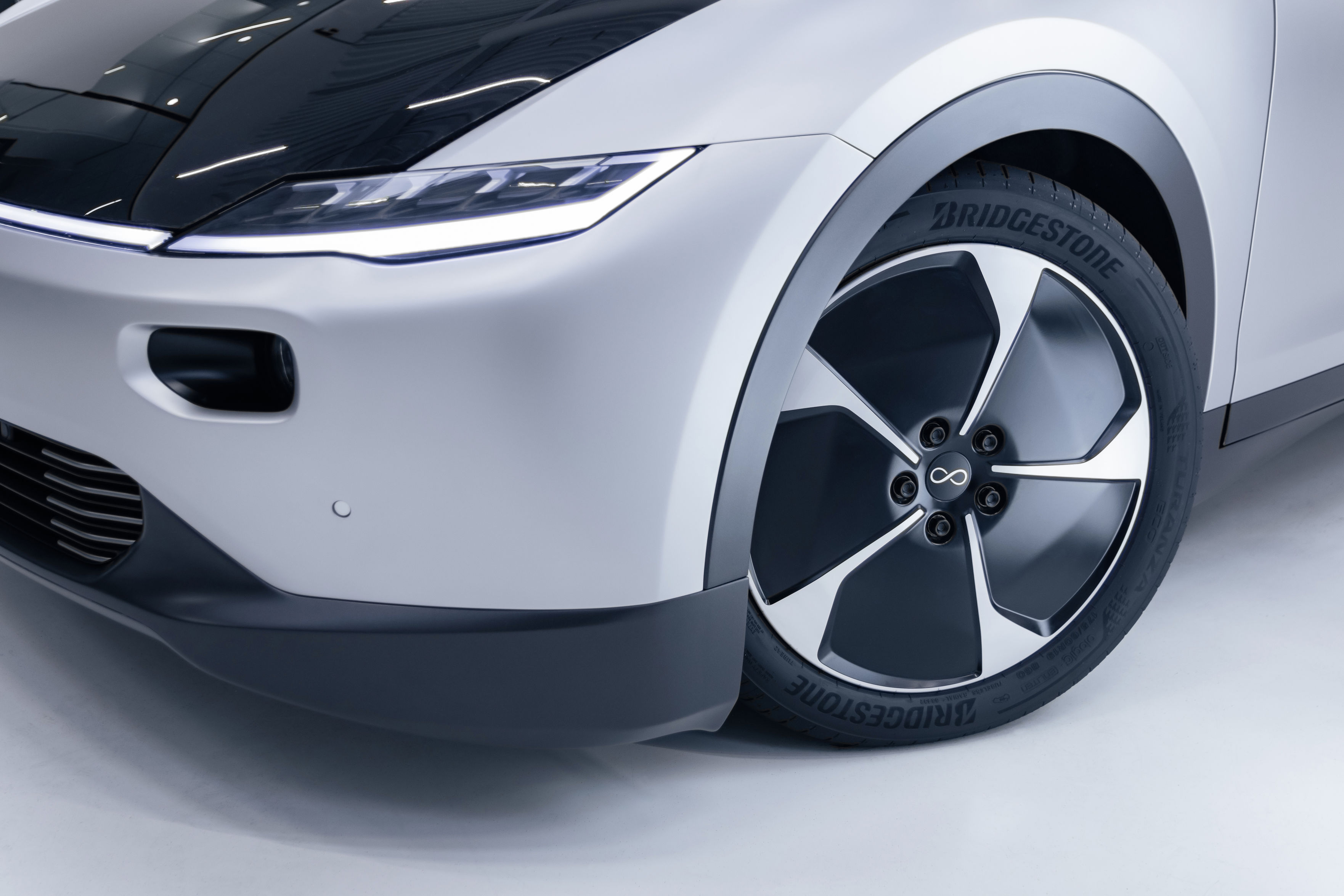 Bridgestone develops Turanza Eco EV tire for solar powered Lightyear